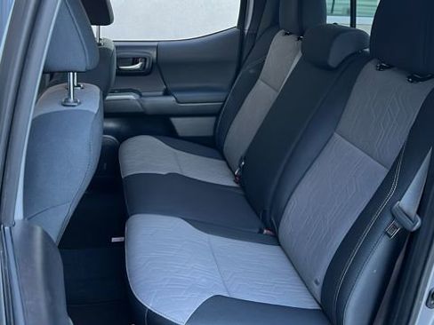 Used 2020 Toyota Tacoma TRD Off-Road image 9