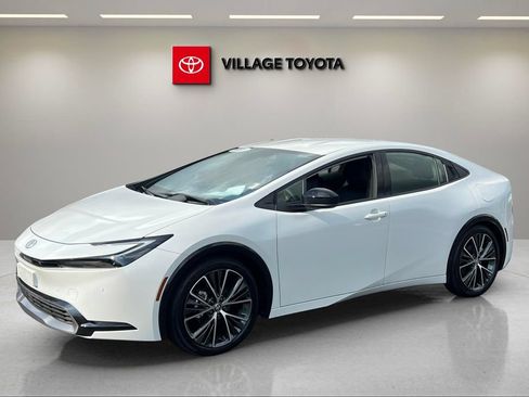 Certified 2025 Toyota Prius XLE FWD image 1