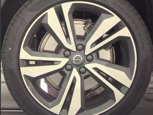 Used 2025 Volvo V60 B5 Cross Country Plus image 9