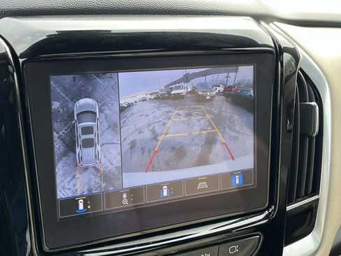 Used 2022 Chevrolet Traverse Premier FWD image 39