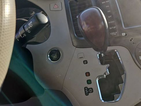 Used 2011 Toyota Sienna XLE image 54