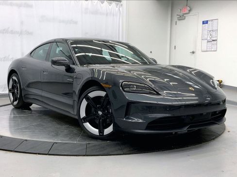 Used 2025 Porsche Taycan image 9