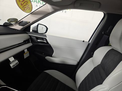 New 2026 Mitsubishi Outlander SE image 25