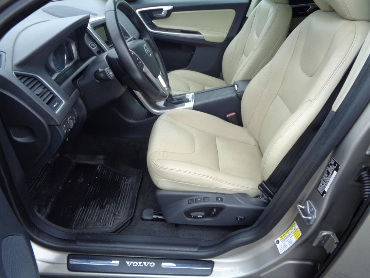 Used 2016 Volvo XC60 T5 Platinum w/ Protection Package FWD image 22