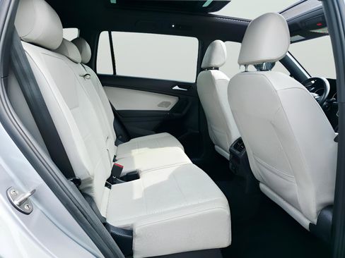 Used 2020 Volkswagen Tiguan SE R-Line image 16