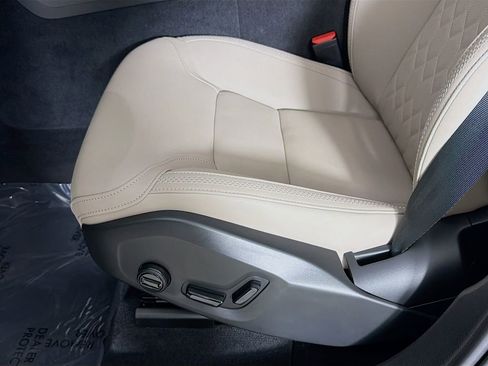 Certified 2026 Volvo XC60 B5 Plus w/ Protection Package Premier AWD/4WD image 19