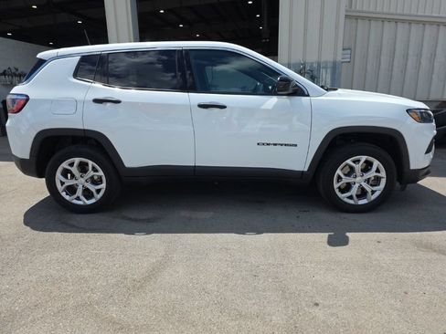 Used 2024 Jeep Compass Sport AWD/4WD image 4