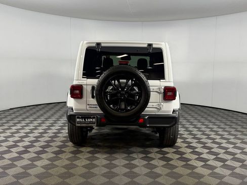 Used 2025 Jeep Wrangler Unlimited Sahara AWD/4WD image 7