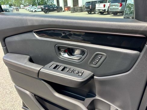 Used 2025 Honda Pilot TrailSport image 22
