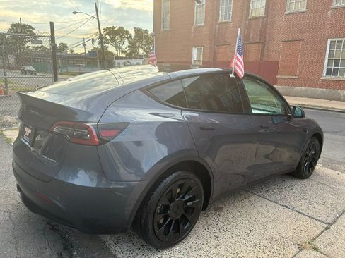 Used 2022 Tesla Model Y Long Range AWD/4WD image 9