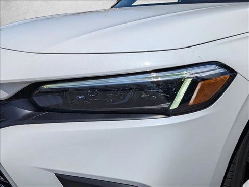 Used 2023 Honda Civic Sport image 2