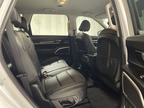 Certified 2023 Kia Telluride LX image 10
