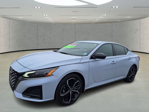 Used 2025 Nissan Altima 2.5 SR image 1