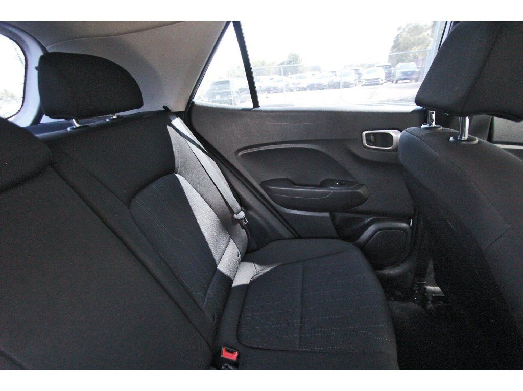 Used 2021 Hyundai Venue SE FWD image 13