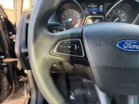 Used 2018 Ford Focus S image 23