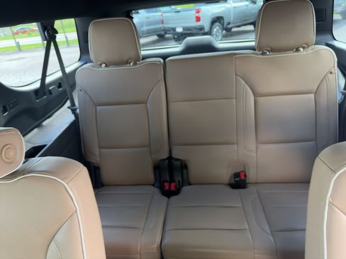 Used 2023 Chevrolet Suburban Premier AWD/4WD image 22