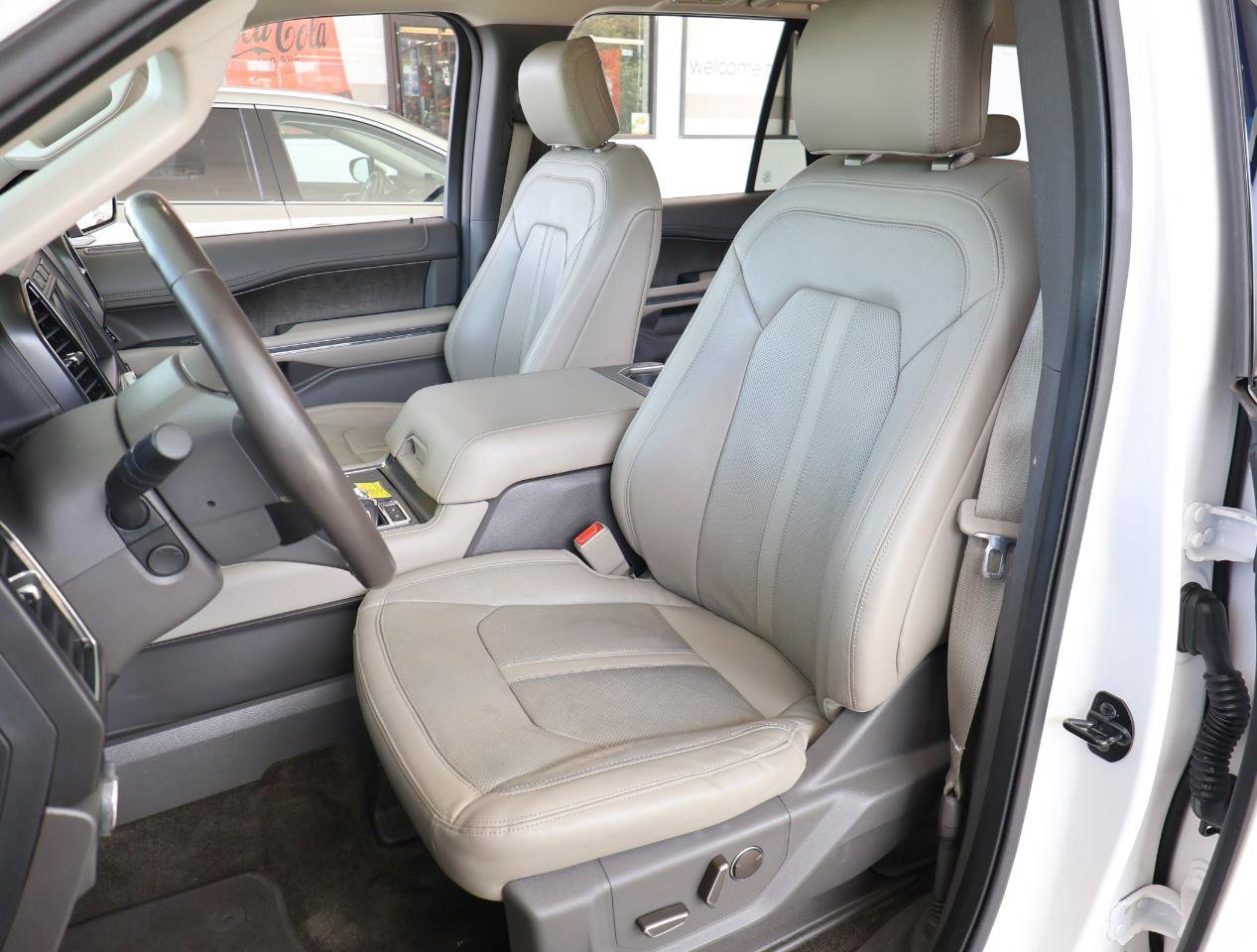 Used 2018 Ford Expedition Limited w/ Equipment Group 302A RWD image 14