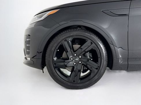 Used 2024 Land Rover Discovery Metropolitan Edition image 25