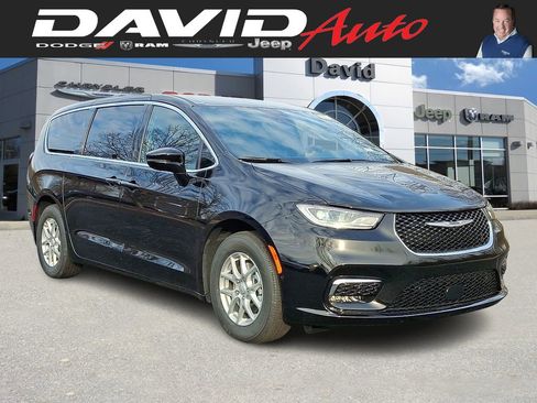 New 2026 Chrysler Pacifica Select image 1