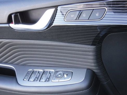 Used 2024 Hyundai Palisade Calligraphy image 17