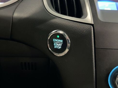 Used 2020 Ford Edge SEL image 25