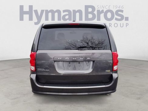 Used 2016 Dodge Grand Caravan SE image 4