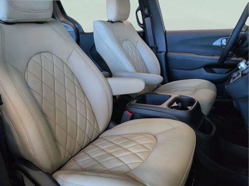 New 2026 Chrysler Pacifica Select image 47