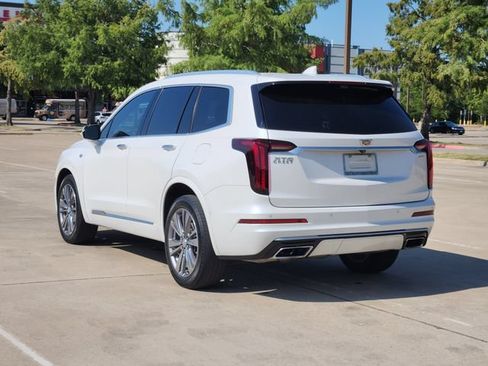 Used 2022 Cadillac XT6 Premium Luxury w/ Technology Package FWD image 7