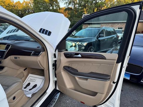 Used 2014 Mercedes-Benz GL 450 4MATIC w/ Lighting Package image 28