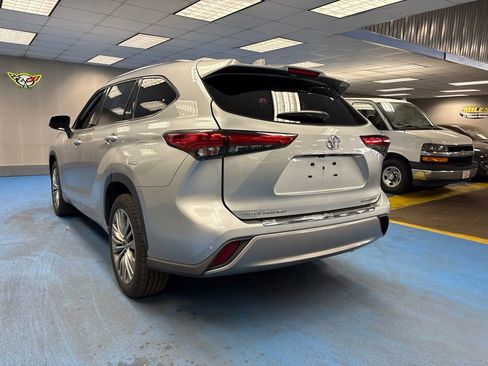 Used 2022 Toyota Highlander Platinum FWD image 10