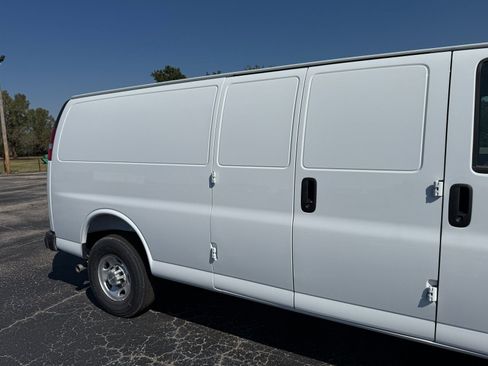 New 2025 Chevrolet Express 2500 Work Van w/ Driver Convenience Package image 15