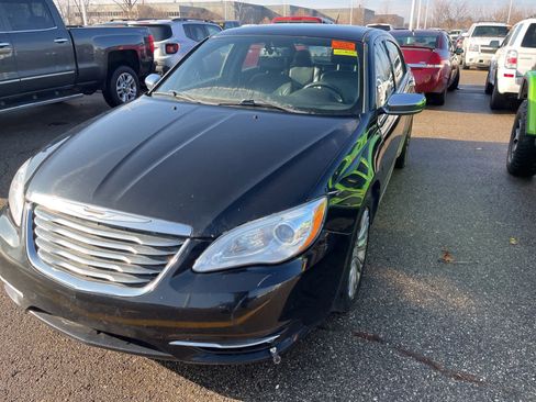 Used 2012 Chrysler 200 Limited image 3