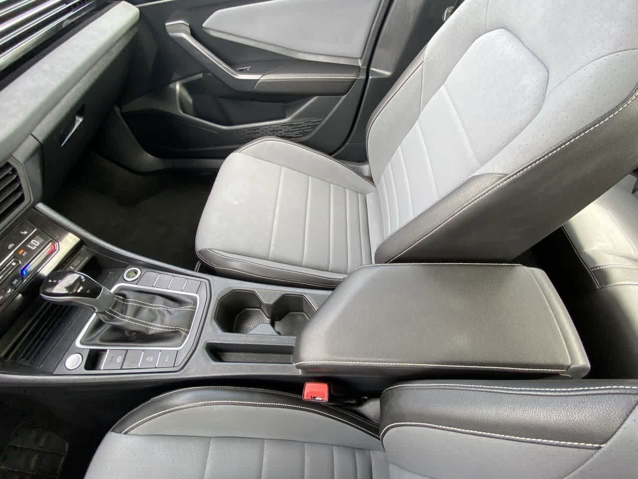 Used 2025 Volkswagen Jetta SE FWD image 20
