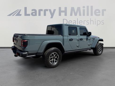 Used 2025 Jeep Gladiator Rubicon w/ Steel Bumper Group AWD/4WD image 5