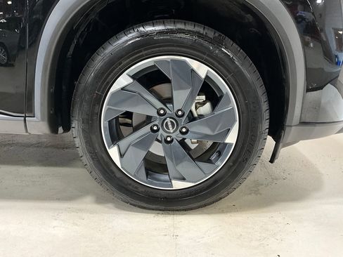 Used 2024 Nissan Rogue SV image 10