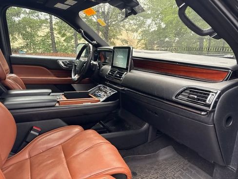 Used 2019 Lincoln Navigator Reserve w/ Cargo Package AWD/4WD image 21