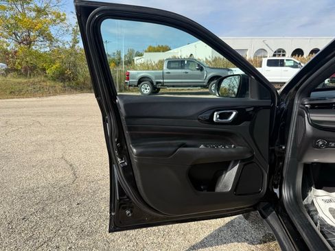 Used 2024 Jeep Compass Trailhawk AWD/4WD image 32