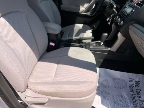 Used 2015 Subaru Forester 2.5i AWD/4WD image 23