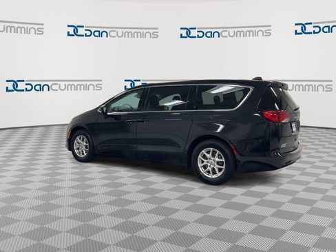 Used 2023 Chrysler Voyager LX FWD image 6