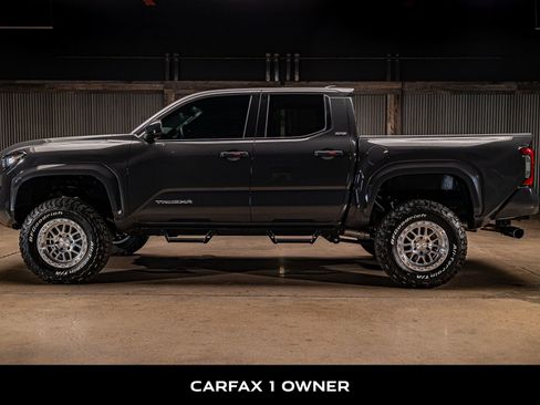 Used 2026 Toyota Tacoma SR5 AWD/4WD image 5