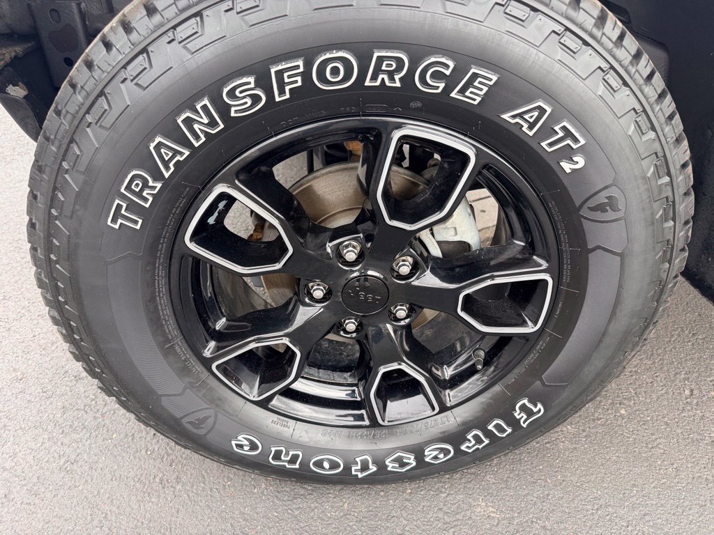 Used 2018 Jeep Wrangler Unlimited Sahara w/ Max Tow Package AWD/4WD image 11