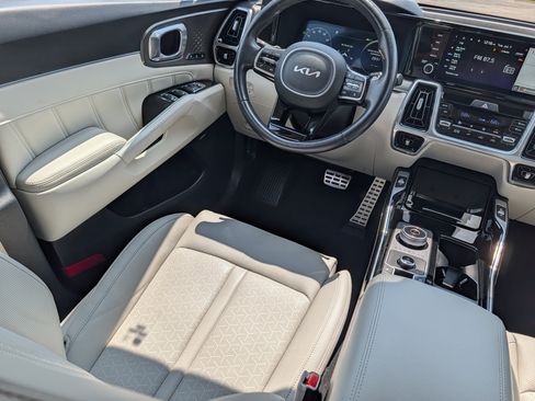 Certified 2023 Kia Sorento SX Prestige AWD/4WD image 9