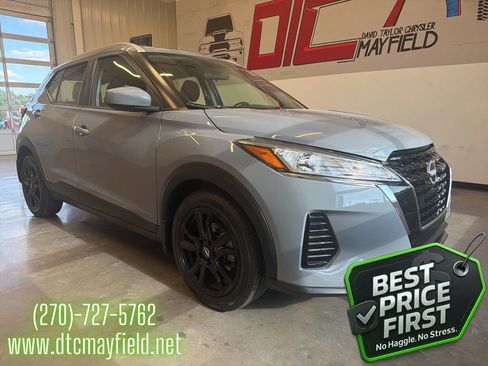 Used 2023 Nissan Kicks SV FWD image 1