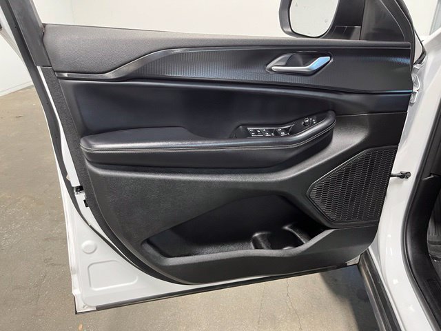 Used 2023 Jeep Grand Cherokee Laredo AWD/4WD image 24