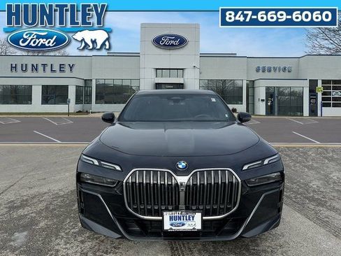 Used 2024 BMW 740i xDrive image 3