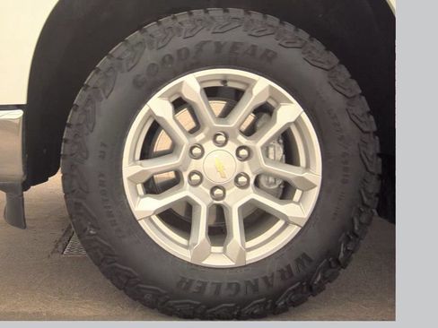 Certified 2024 Chevrolet Silverado 1500 LT w/ Z71 Off-Road Package AWD/4WD image 40