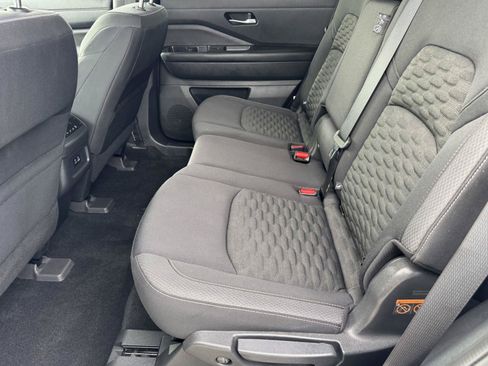 Used 2022 Nissan Pathfinder SV FWD image 12