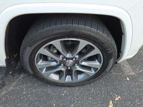Used 2017 Jeep Grand Cherokee Overland w/ Jeep Active Safety Group AWD/4WD image 36