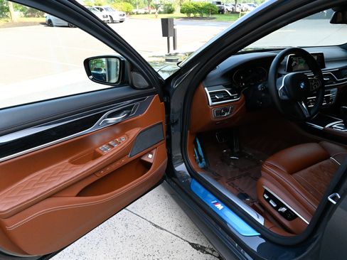 Used 2021 BMW 750i xDrive w/ Luxury Rear Seating Package AWD/4WD image 15