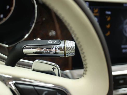 Used 2020 Bentley Flying Spur W12 image 31